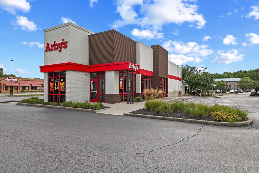 More Photos Of 6007 Gateway Dr, Plainfield Fast Food For Sale