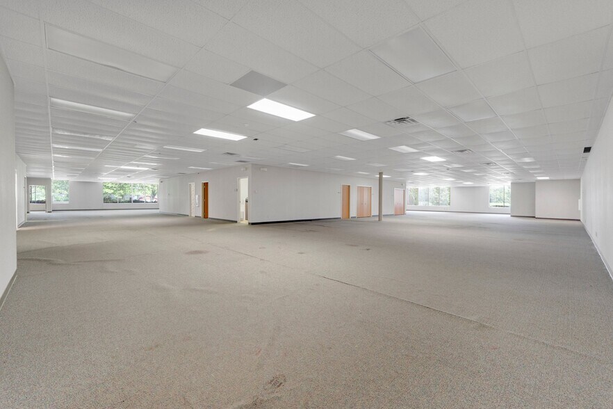 More Photos Of 8645 E Backwater Rd, North Webster Showroom For Lease