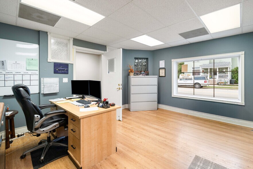 More Photos Of 316 N Main St, Lake Mills Office For Sale