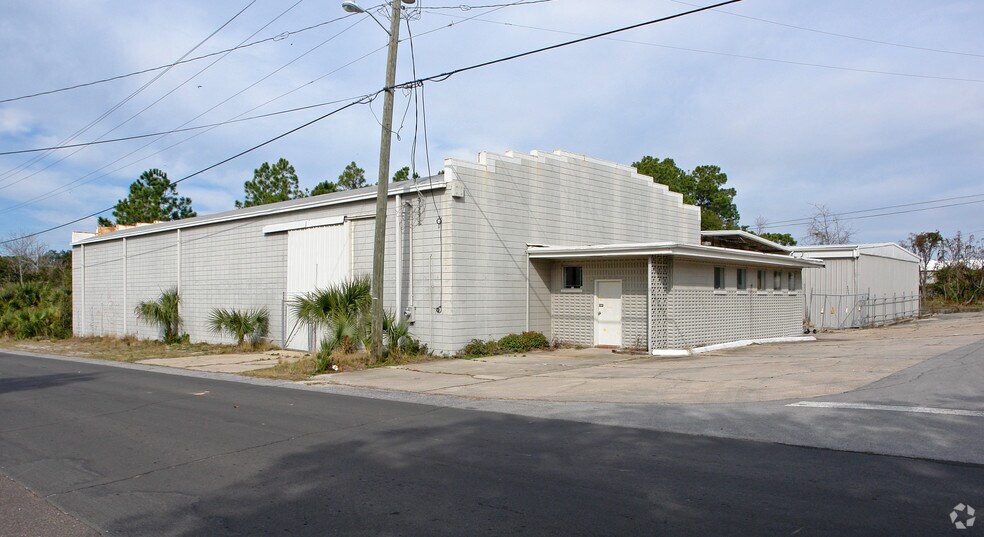 More Photos Of 414 W 8th St, Panama City Distribution For Lease