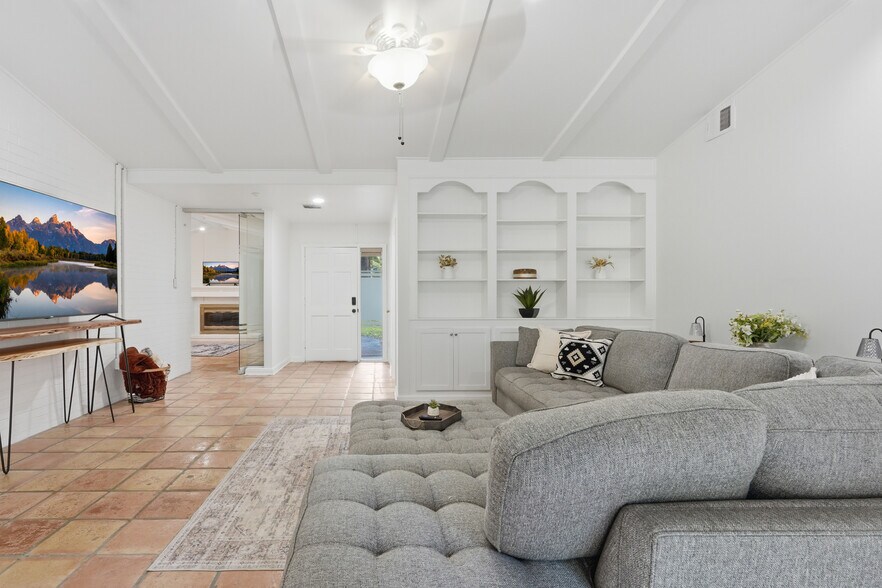 More Photos Of 12319 Scyrus Ln, Houston Office For Sale
