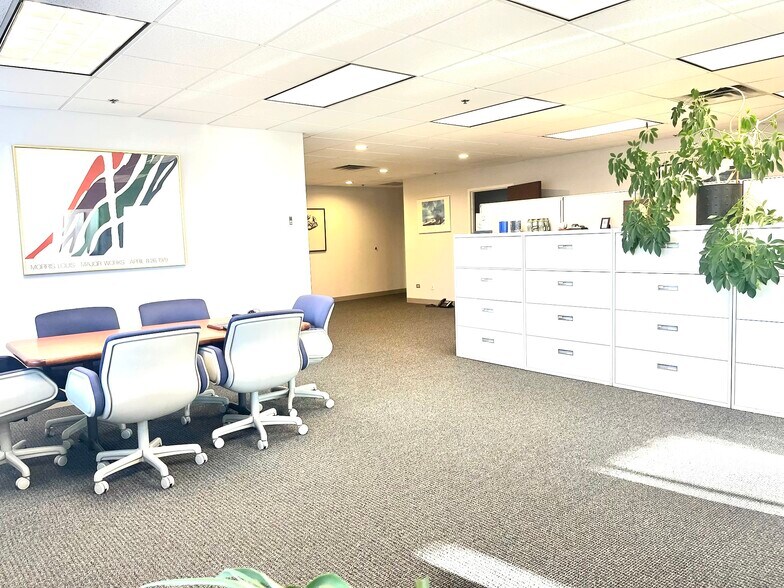 More Photos Of 619 Enterprise Dr, Oak Brook Medical For Lease