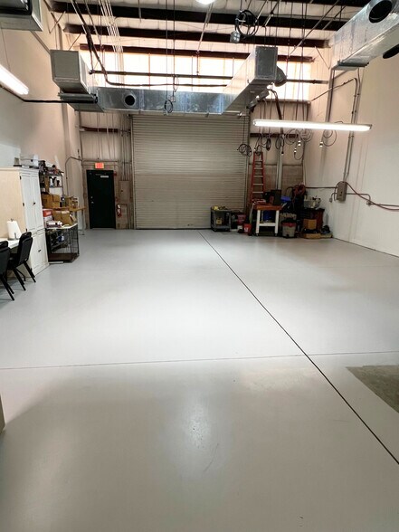 More Photos Of 7182-7208 E 21st St, Sarasota Light Manufacturing For Sale