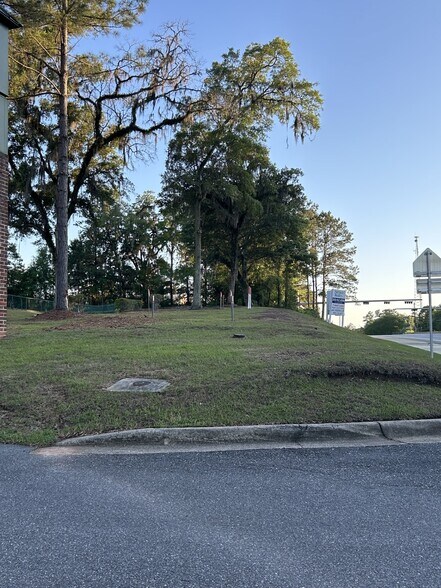 More Photos Of 6875 Thomasville Rd, Tallahassee Land For Lease