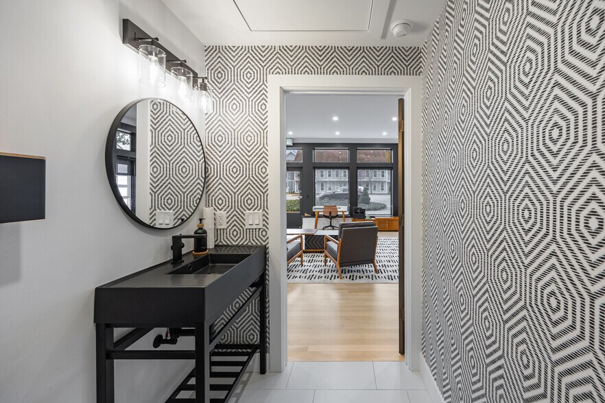 More Photos Of 25 N Main St, Kent Storefront Retail Office For Lease