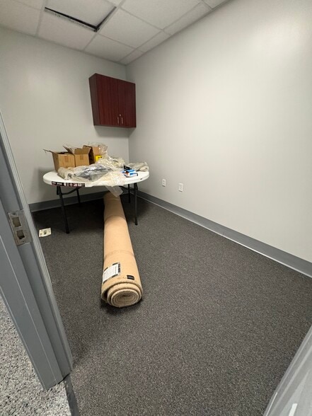 More Photos Of 5513 N Oxford St, Indianapolis Service For Lease