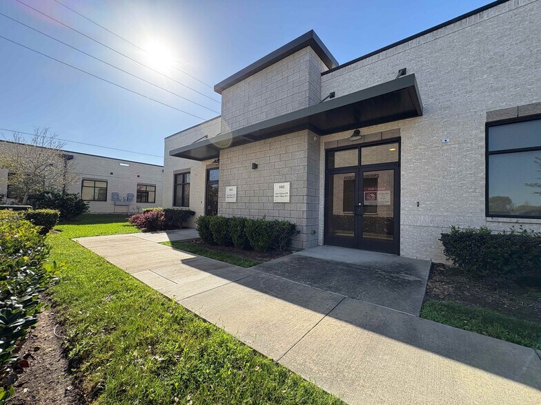 More Photos Of 12440 Emily Ct, Sugar Land Medical For Lease