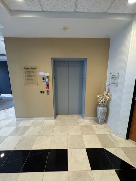 More Photos Of 822 Kumho Dr, Fairlawn Medical For Sale