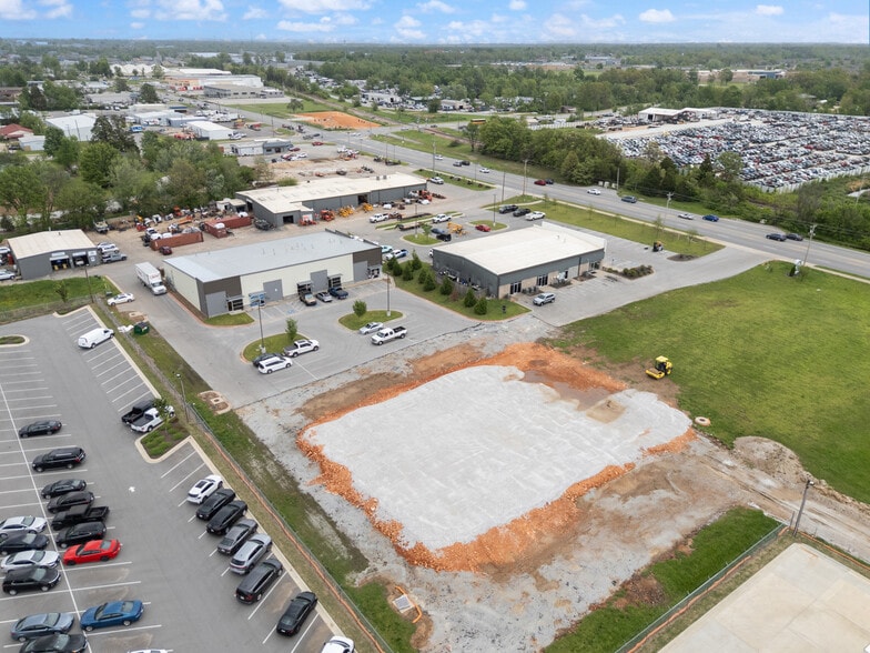 More Photos Of 2416 S 8th St, Rogers Flex For Lease