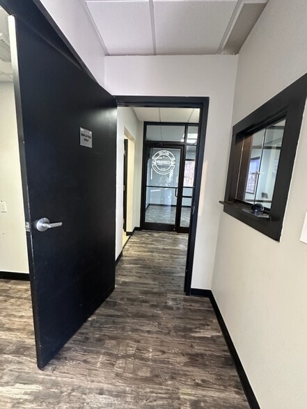 More Photos Of 93 Old Dixie Hwy, Adairsville Showroom For Lease