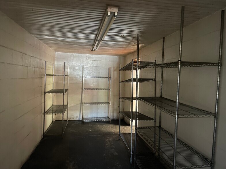 More Photos Of 3380 S Robertson Blvd, Los Angeles Restaurant For Lease