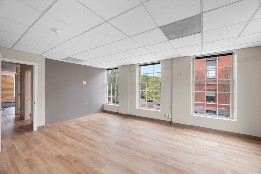 More Photos Of 54 Pleasant St, Newburyport Storefront Retail Office For Lease