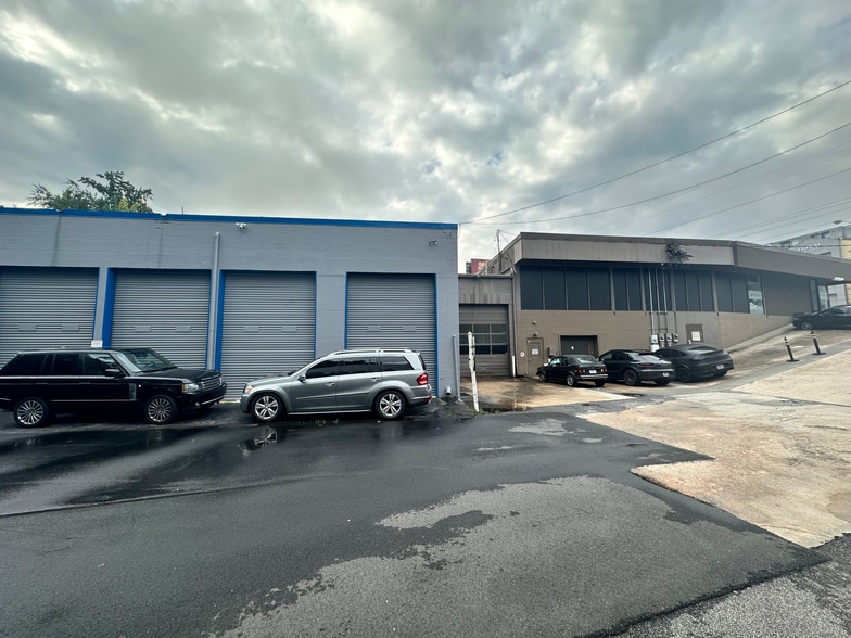 More Photos Of 3097 Piedmont Rd NE, Atlanta Freestanding For Lease