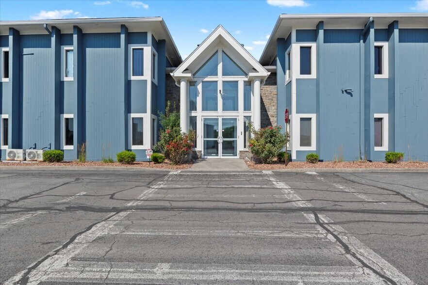More Photos Of 2005 Lyell Ave, Rochester Office For Lease