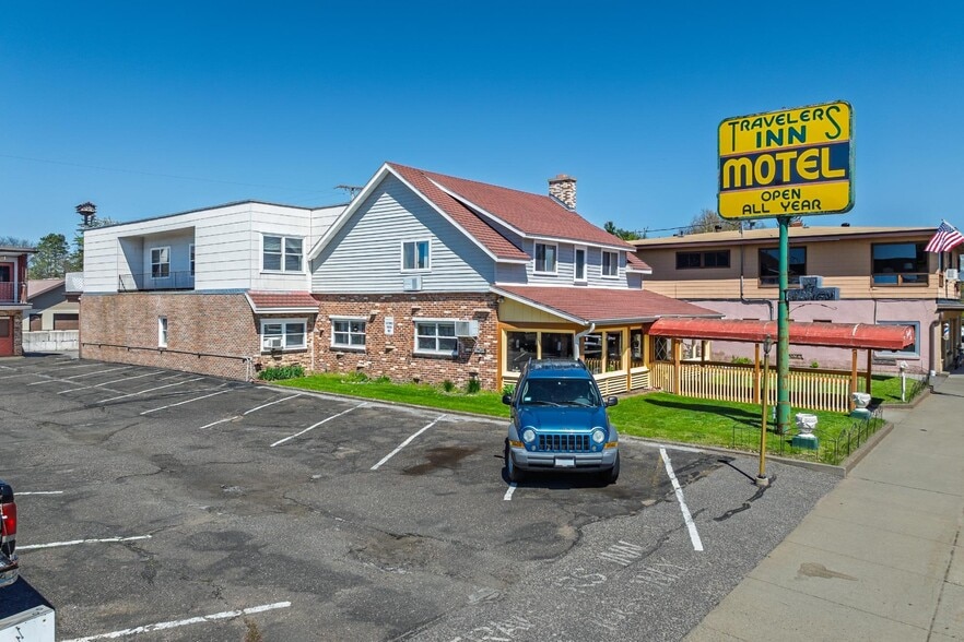 More Photos Of 309 E Wall St, Eagle River Hotel For Sale