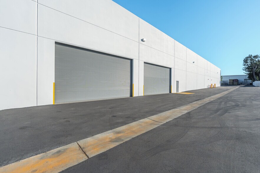 More Photos Of 800 W Artesia Blvd, Compton Warehouse For Lease