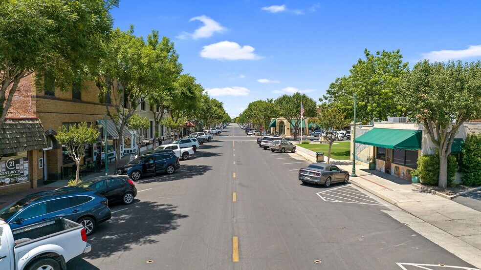 More Photos Of 128 S E St, Exeter Storefront For Sale