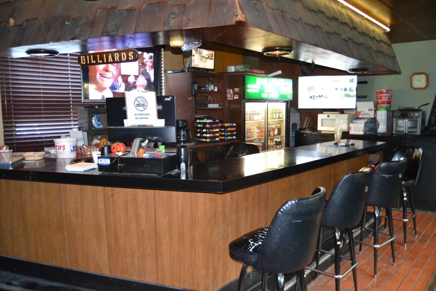 More Photos Of 1212 Rogers St, Clearwater Bar For Sale