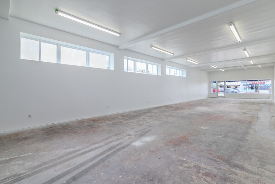 More Photos Of 2037 E Thompson Blvd, Ventura Storefront Retail Office For Lease