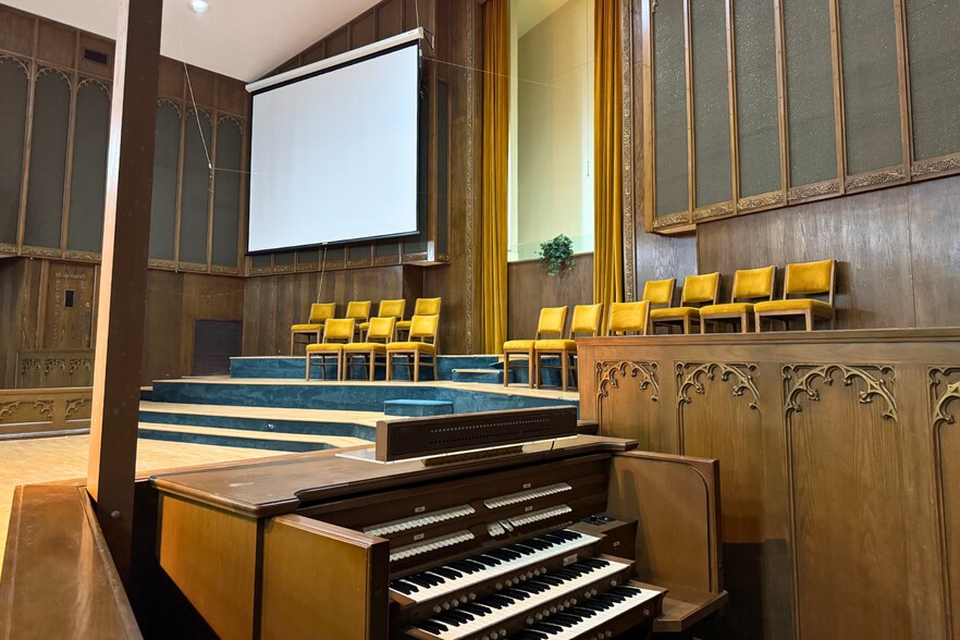 More Photos Of 821 Laurel St, La Marque Religious Facility For Sale