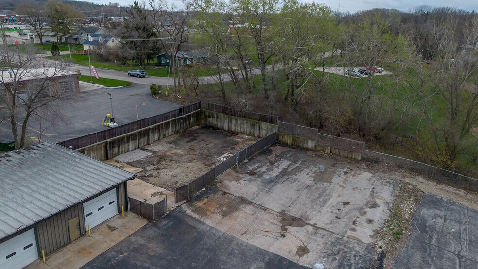 More Photos Of 670 E Calhoun St, Woodstock Flex For Lease