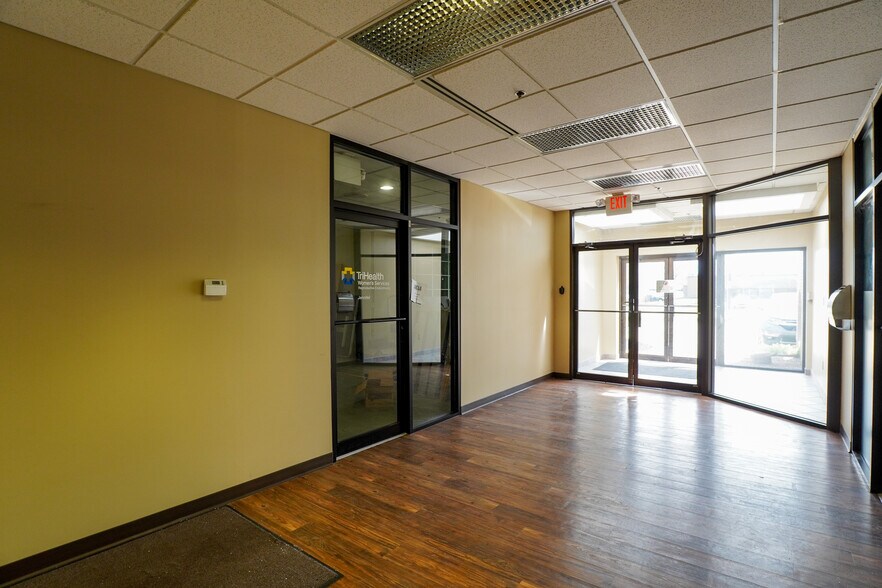 More Photos Of 4430-4438 Carver Woods Dr, Blue Ash Office For Lease