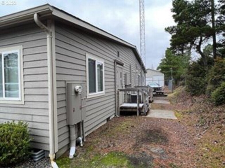 More Photos Of 4480 Highway 101, Florence Industrial For Sale