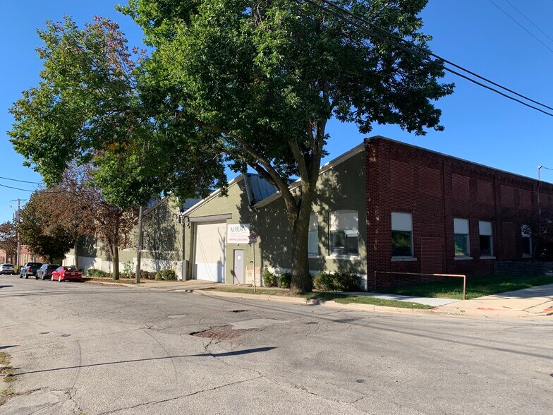 Primary Photo Of 2203 W Michigan St, Milwaukee Manufacturing For Sale