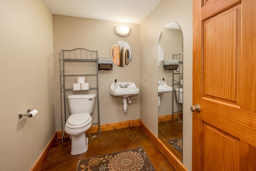 More Photos Of 1331 N Martin Luther King Dr, Milwaukee Storefront Retail Residential For Sale