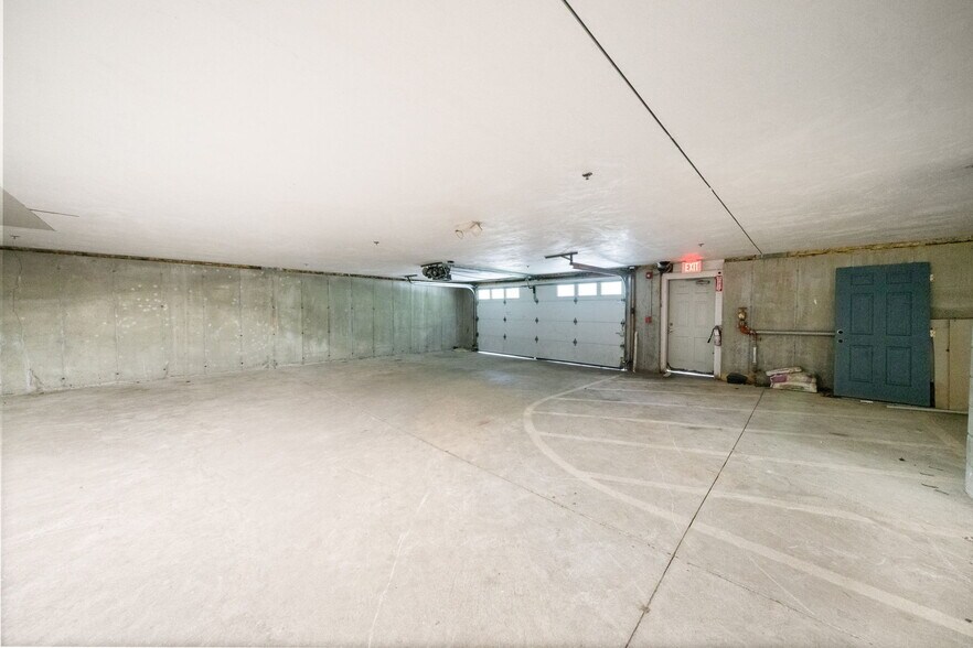 More Photos Of 140 N Franklin St, Holbrook Office For Sale