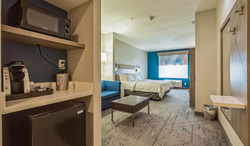 More Photos Of 46300 Interstate 10, Winnie Hotel For Sale