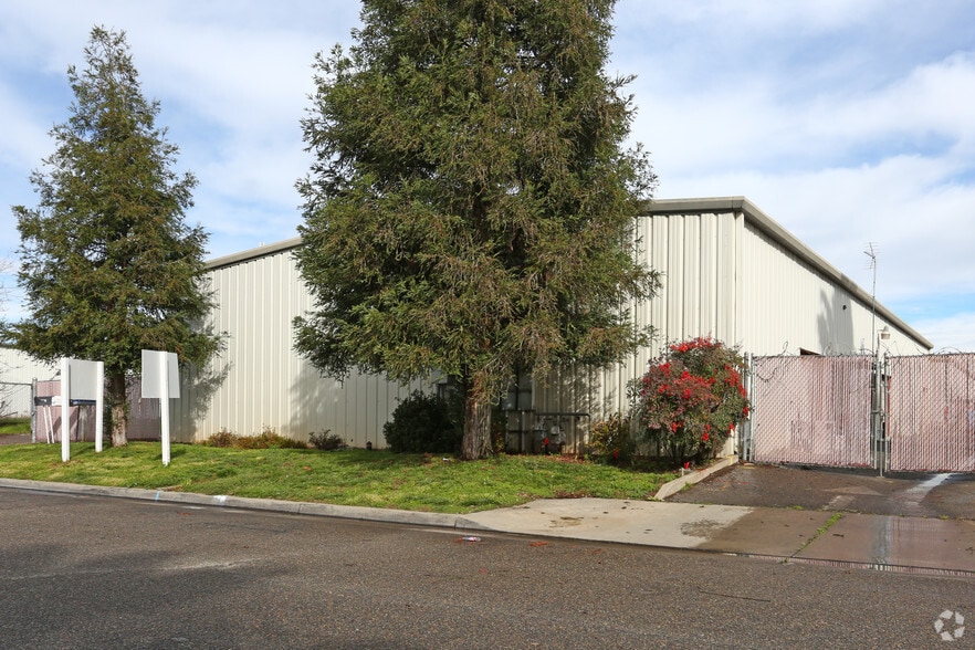 More Photos Of 5476-5480 W Mission St, Fresno Warehouse For Lease