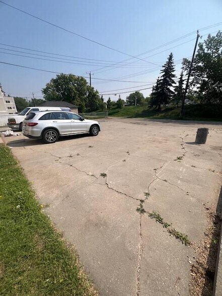 More Photos Of 11925 101st St NW, Edmonton Apartments For Sale