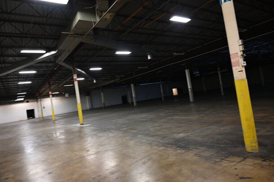 More Photos Of 2300 Claremont Ave, Ashland Freestanding For Lease