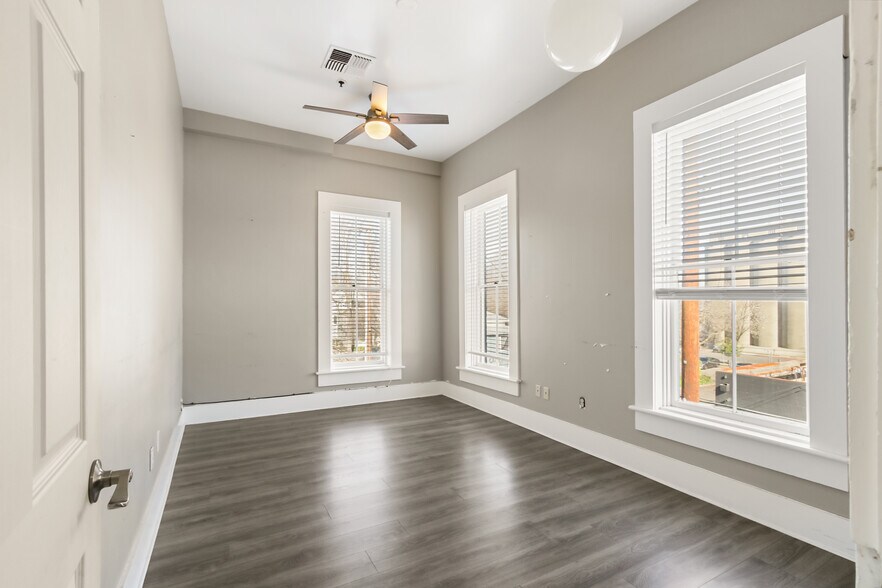 More Photos Of 1111-1123 D St, Sacramento Specialty For Sale