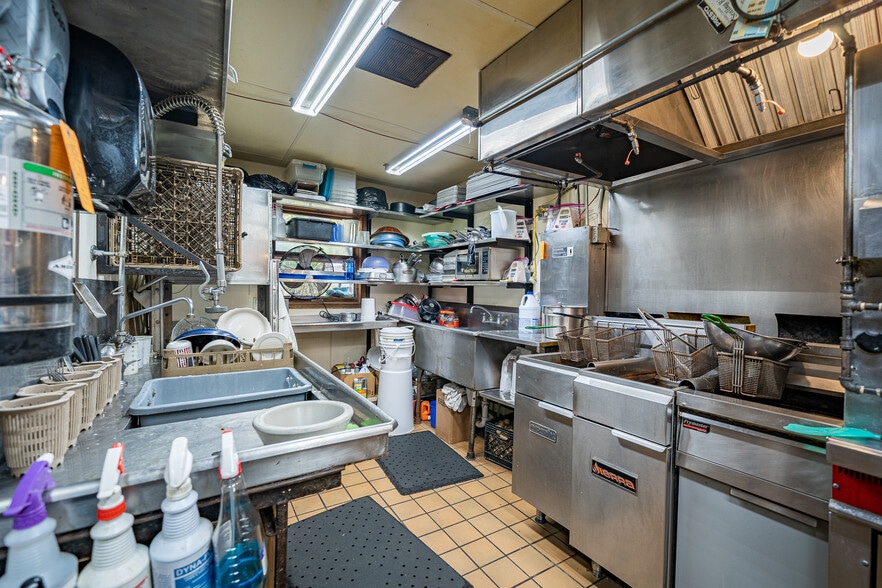 More Photos Of N10120 Parkway Rd, Crivitz Hotel For Sale