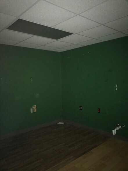 More Photos Of 337 Oak Ave, Spruce Pine Office For Lease