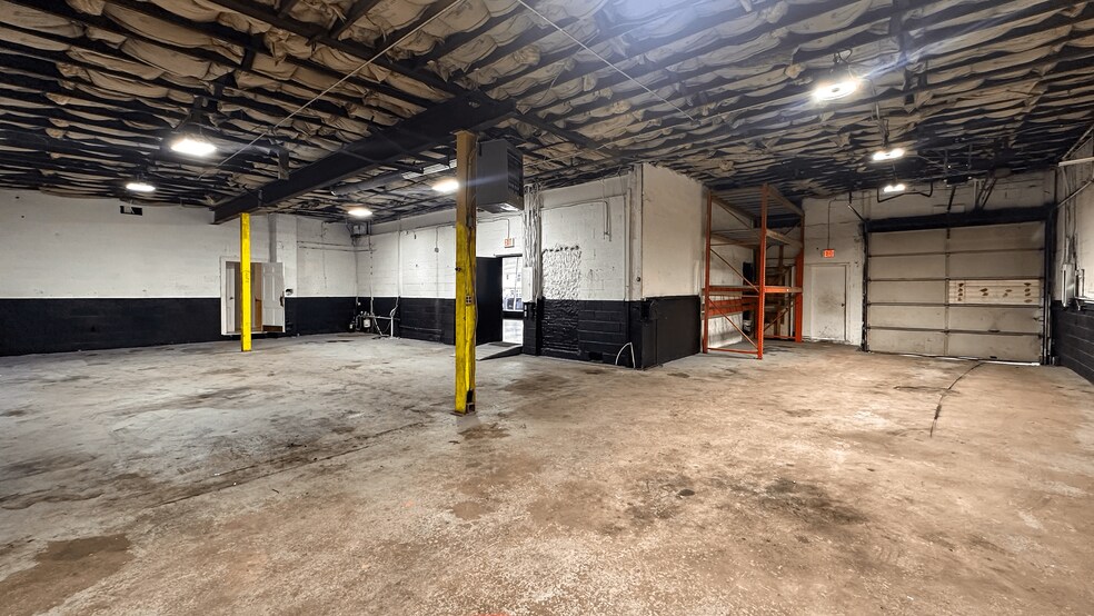 More Photos Of 2019 S Main St, Waterbury Freestanding For Lease