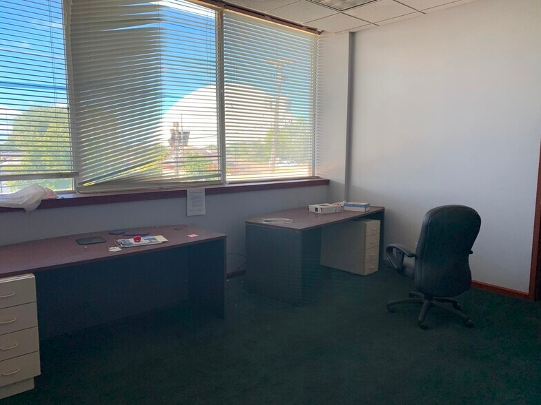 More Photos Of 455 N Campbell Ave, Chicago Distribution For Lease