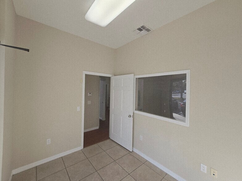 More Photos Of 1708-1718 Lexington Green Ln, Sanford Medical For Sale