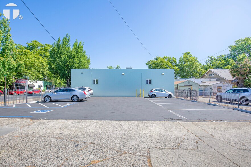 More Photos Of 2409 21st St, Sacramento Freestanding For Lease