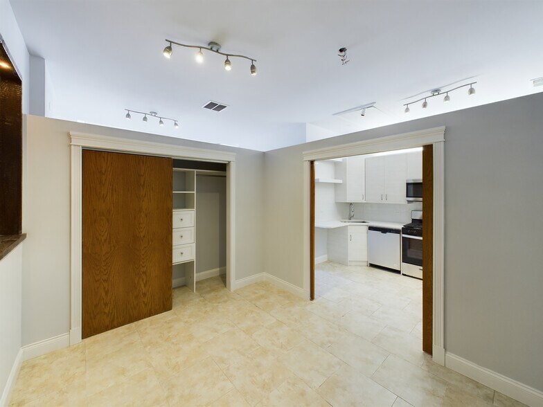 More Photos Of 2064 N Western Ave, Chicago Storefront Retail Residential For Lease