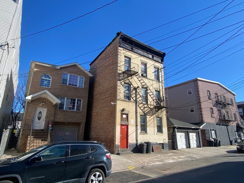 More Photos Of 307 Bond St, Elizabeth Apartments For Sale