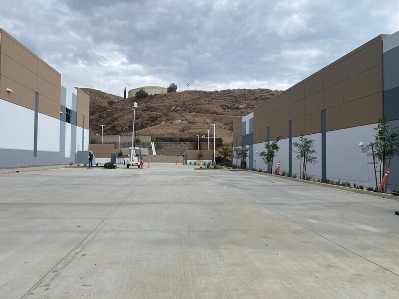 More Photos Of 980 Marlborough Ave, Riverside Warehouse For Lease