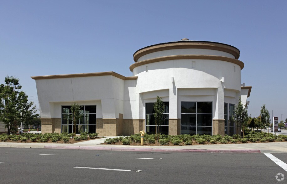 More Photos Of 745 Franklin Ave, Ontario Freestanding For Lease