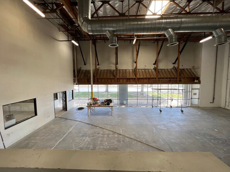 More Photos Of 15650 El Prado Rd, Chino Warehouse For Lease