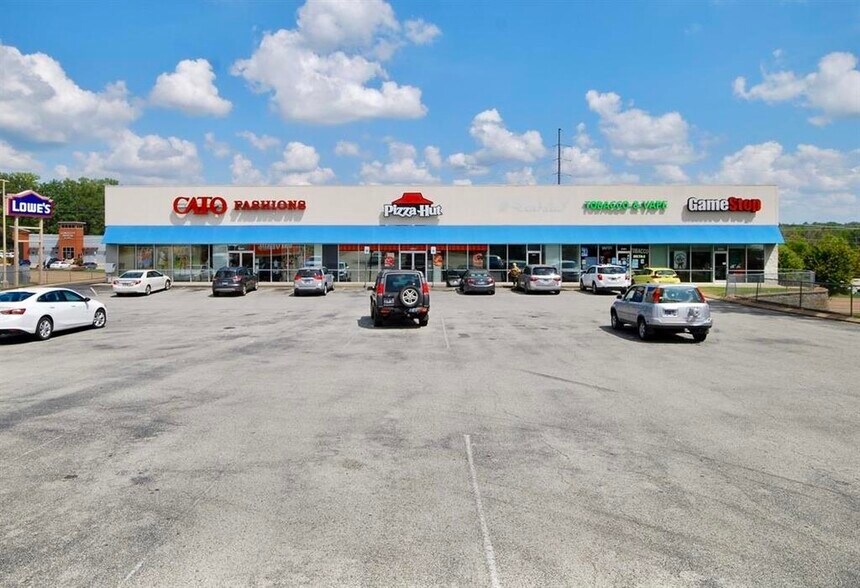 More Photos Of 2095-2103 S Highland Ave, Jackson Storefront Retail Office For Lease