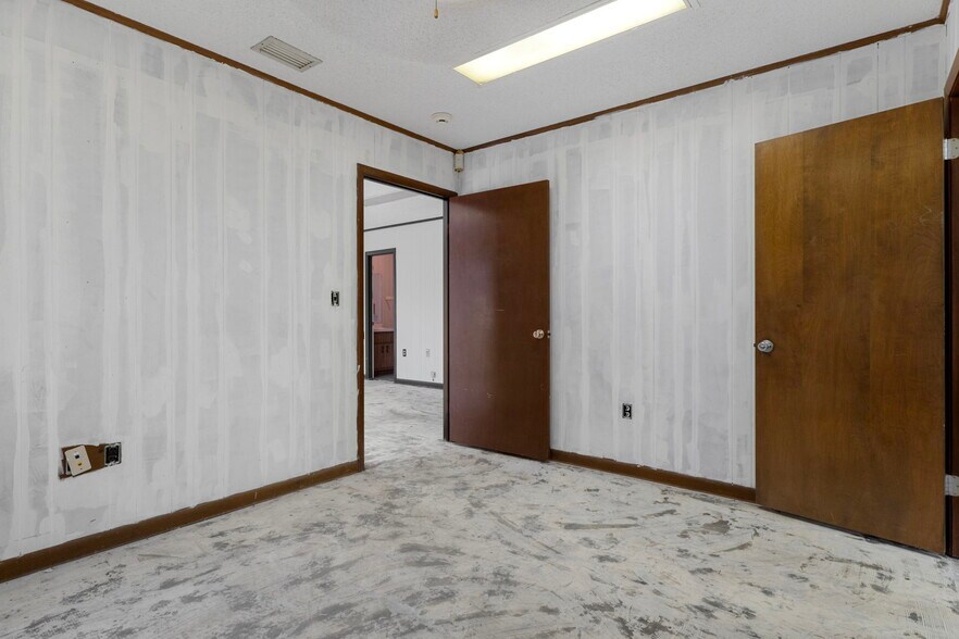 More Photos Of 377 Highway 40 W, Inglis Flex For Sale