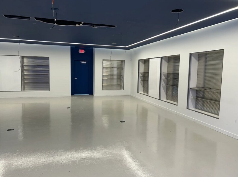 More Photos Of 450 S Glaspie St, Oxford Warehouse For Sale