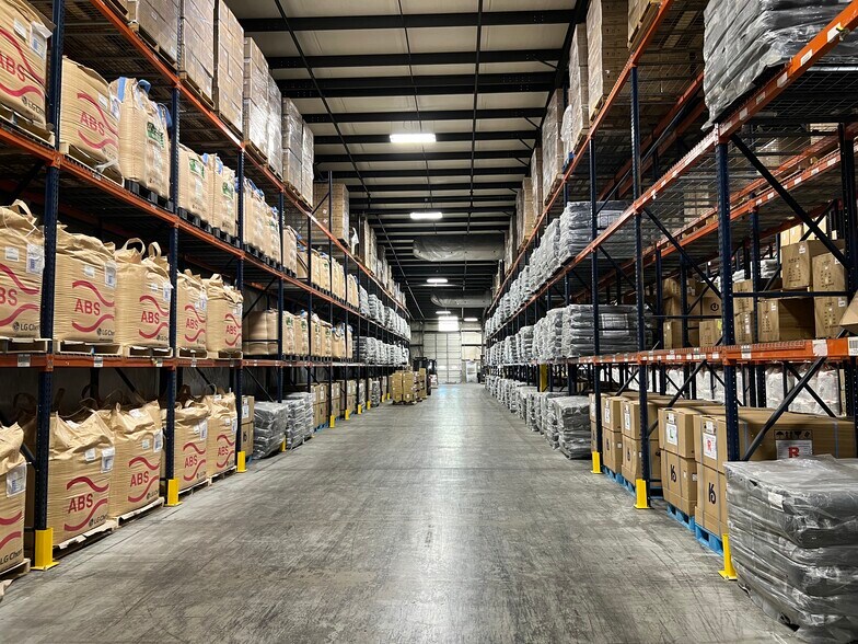 More Photos Of 1136 Dunlop Ln, Clarksville Warehouse For Lease